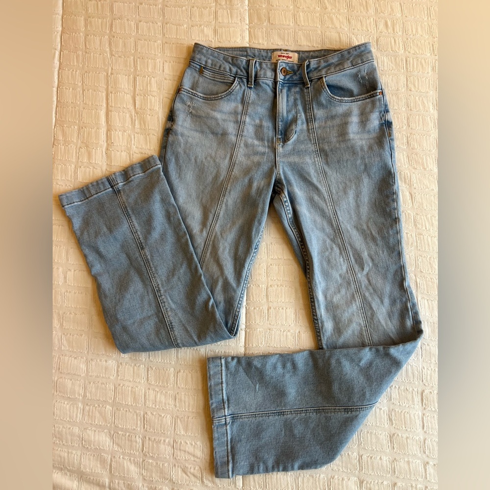 Wrangler Seamed Boot Cut Denim Jeans Light Wash with Stretch Size 6 Fits Like 29
